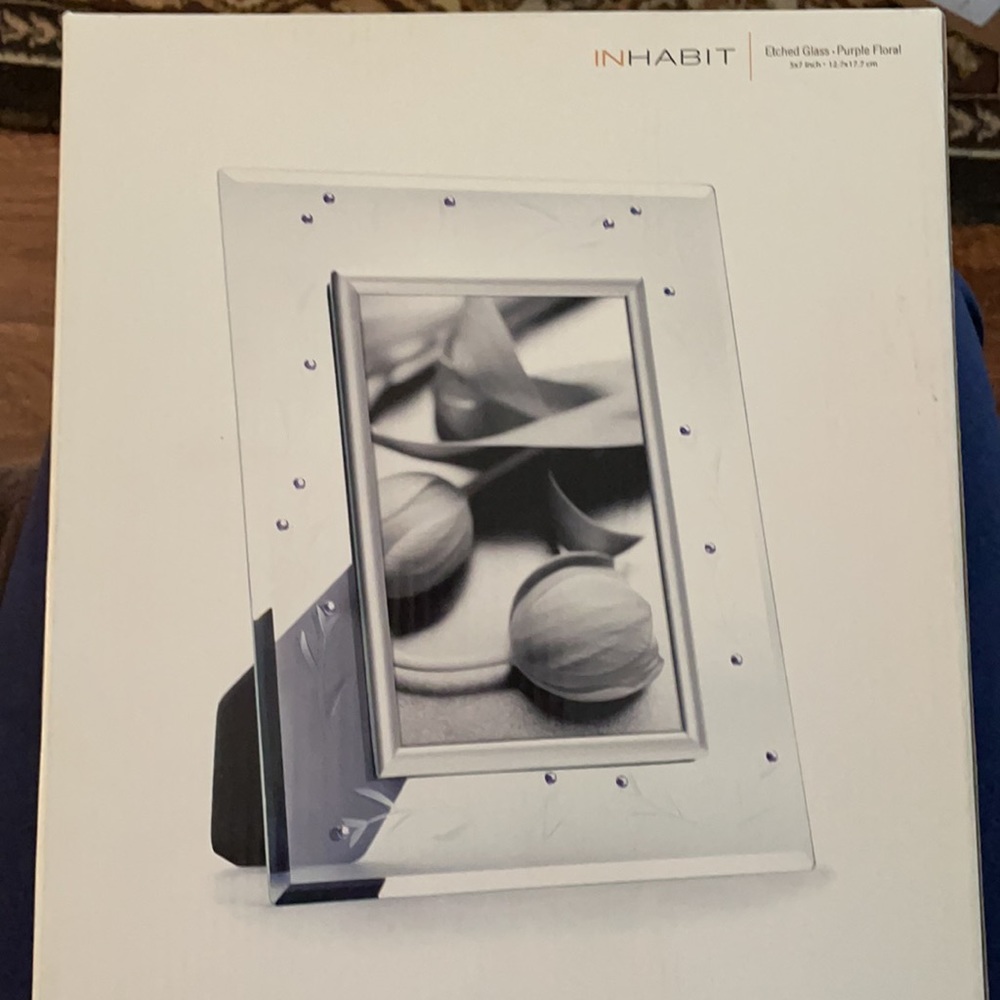 Inhabit 5x7 picture frame.